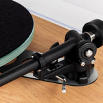 Caja del antiskating magnético del brazo RB330 de la Rega Planar 3