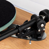 Caja del antiskating magnético del brazo RB330 de la Rega Planar 3