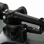 Caja del antiskating magnético del brazo RB330 en la Rega Planar 3 RS Edition