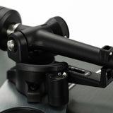 Caja del antiskating magnético del brazo RB330 en la Rega Planar 3 RS Edition