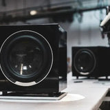 Subwoofer DALI SUB P-10 DSS — Woofer 10" Down-Firing, Radiadores Pasivos y 300W RMS