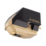 Cápsula Audio-Technica AT-OC9XSL de bobina móvil con boro, vista de tres cuartos sobre fondo blanco