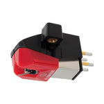 Cápsula Audio-Technica AT-VM95ML de aguja microlineal, vista de tres cuartos sobre fondo blanco