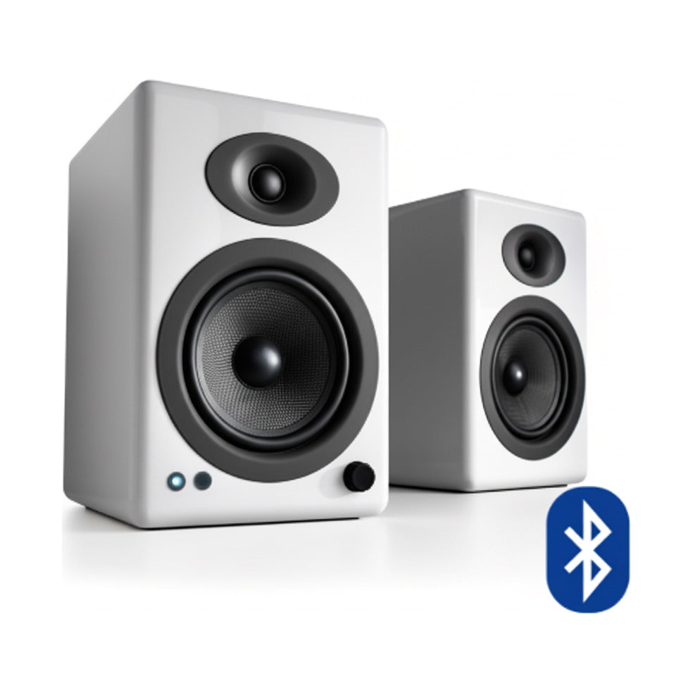 Los parlantes Audioengine A5+ Wireless en blanco